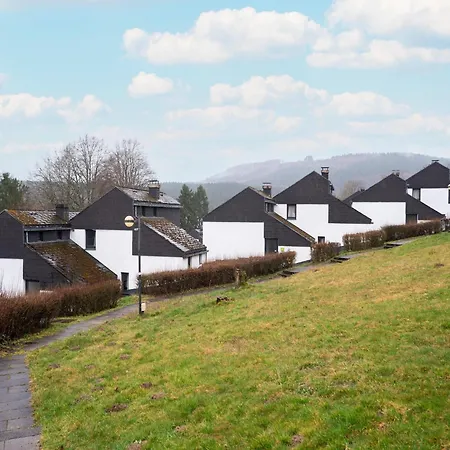 בית נופש Spacious In Hambachtal